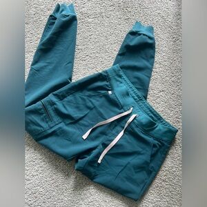 Women’s Small/ Tall Figs Jogger Pants